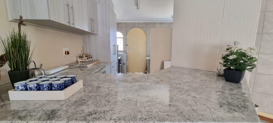 2 Bedroom Property for Sale in Heuwelsig Free State